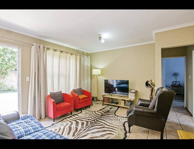 2 BEDROOM TOWNHOUSE FOR SALE IN WILGEHEUWEL